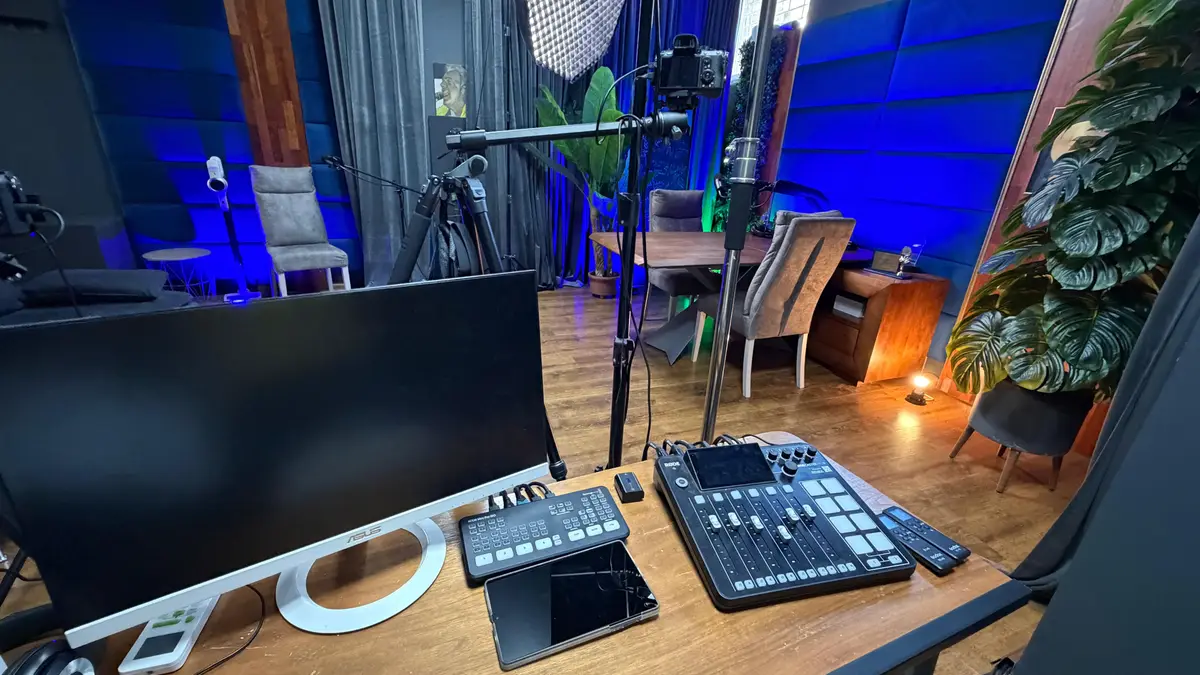 Context Podcast Studio – Pupitrul de regie